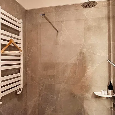 Beautiful Very Close To The Beach, נישורזה