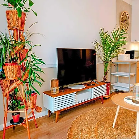 Beautiful Very Close To The Beach, 호텔 4*
